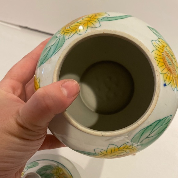 Vintage ginger jar white yellow sunflowers with green stem gorgeous home decor - Picture 7 of 8